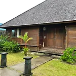 Bora Bora Waterfront Sunrise Villa